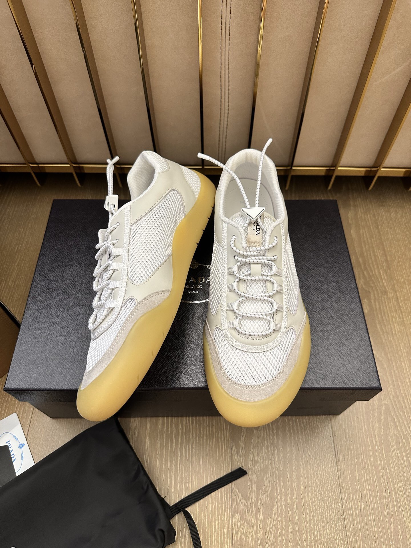 P599 网面运动鞋 白色