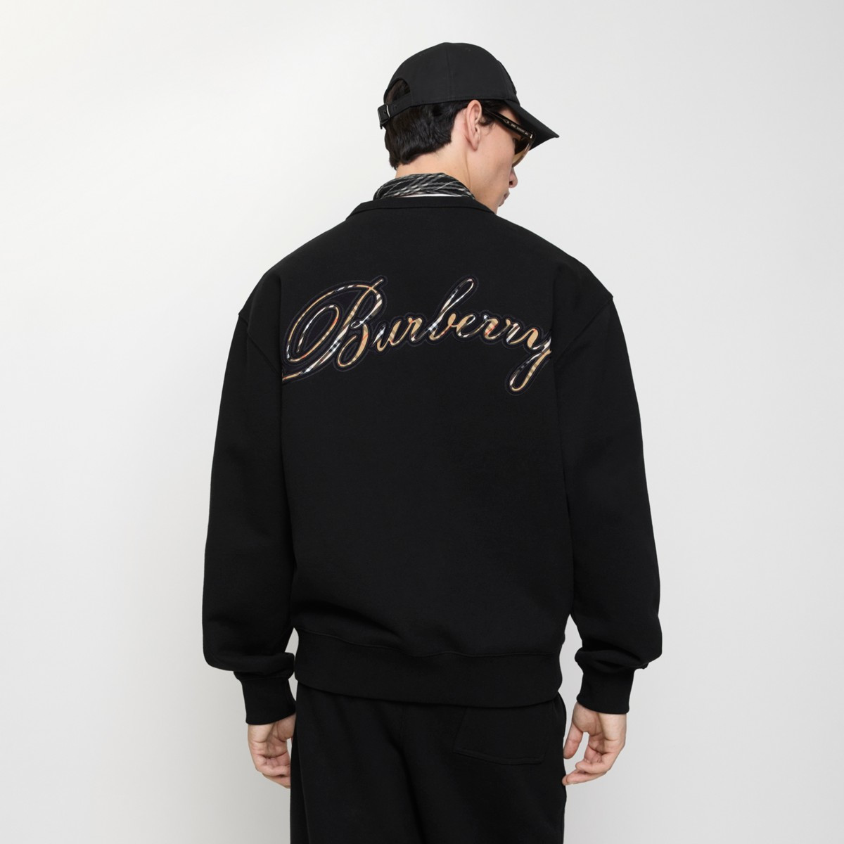 P339 Grid letter Sweater