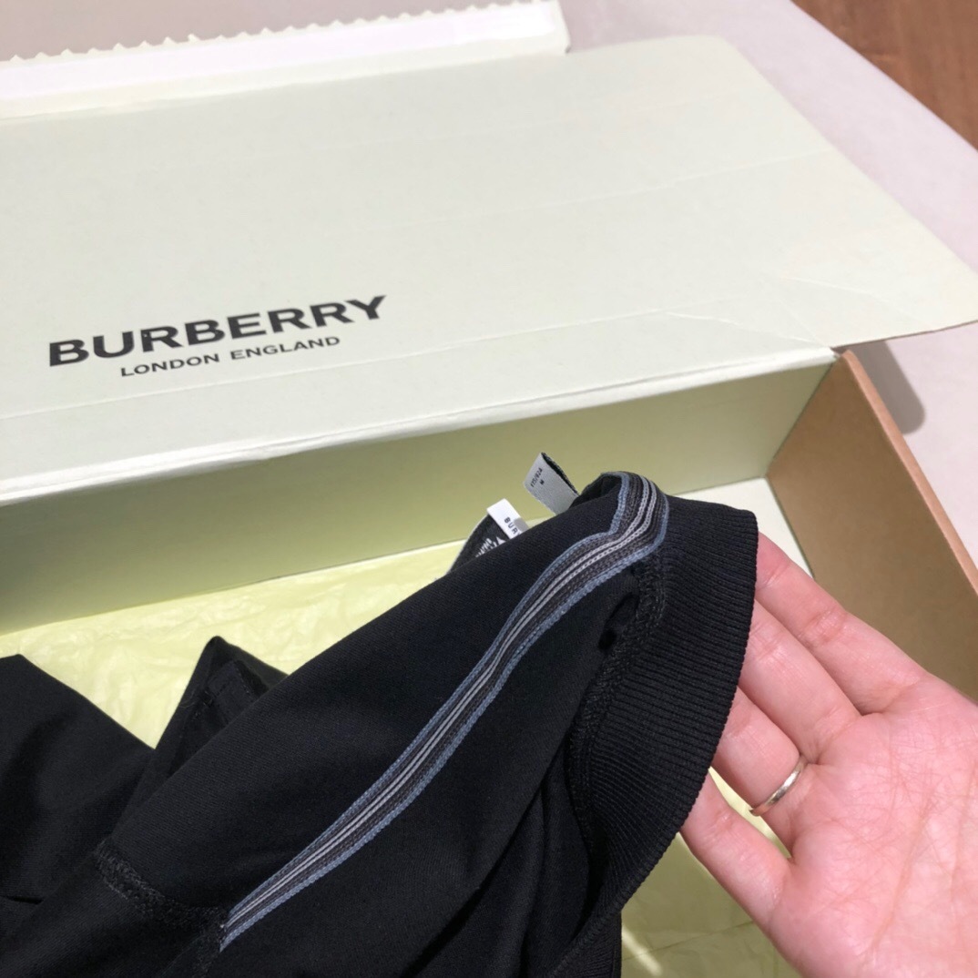 P209 BU小字母徽标短袖黑色 · image 5