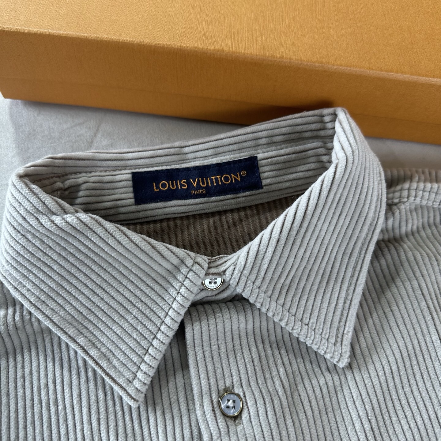 P529 Hot pressed loose fitting shirt · image 5